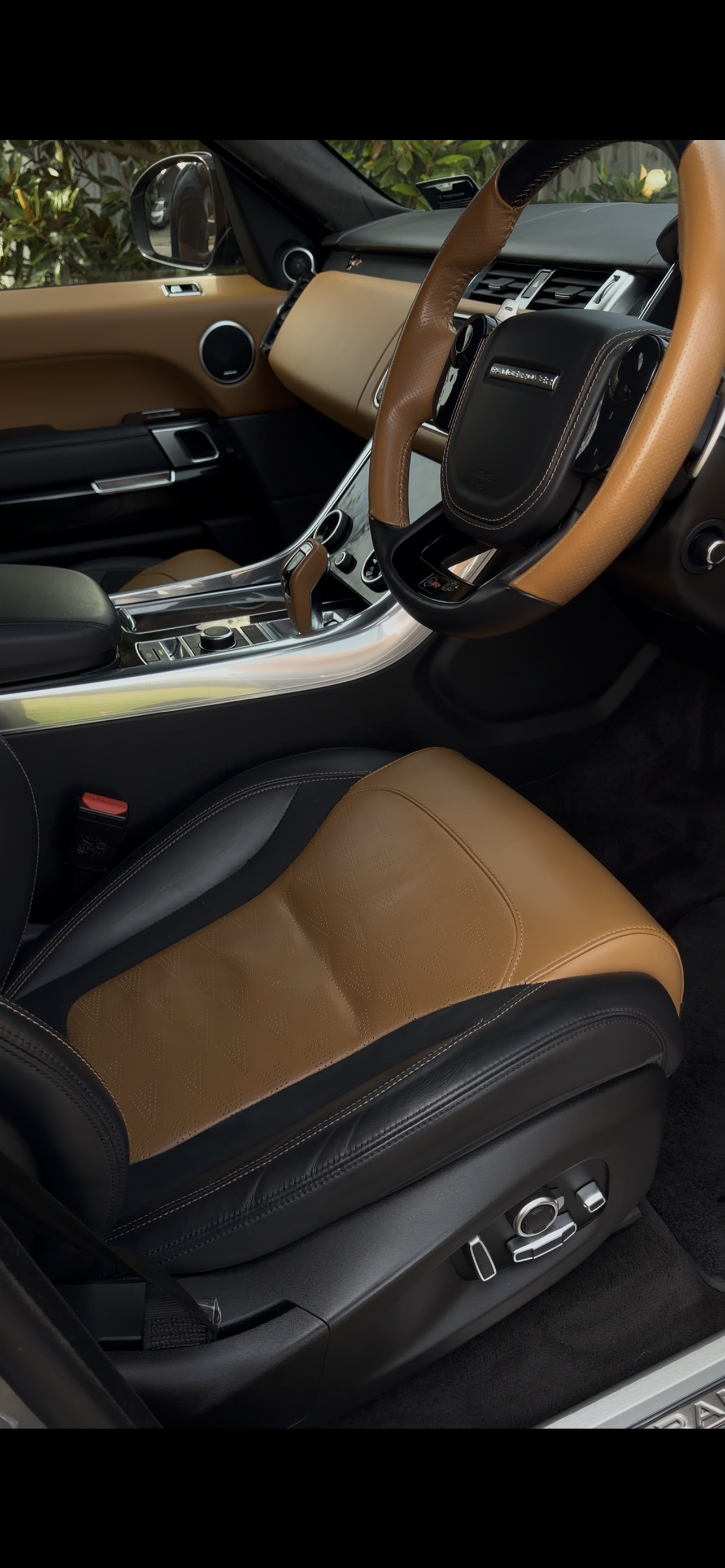 Two-tone leather detail
